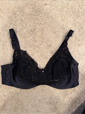 Vintage Wacoal Black Lace Underwire Bra with Decorative Charm